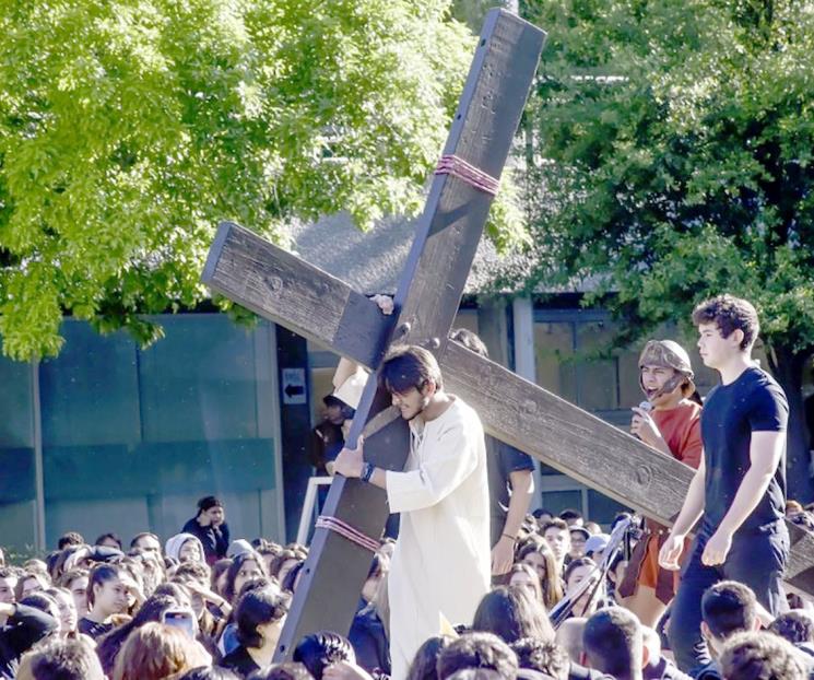 Viven Viacrucis con “Cristo ayer y hoy”