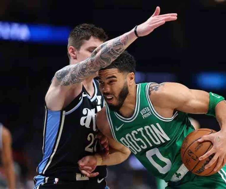 Frenan Hawks a Celtics