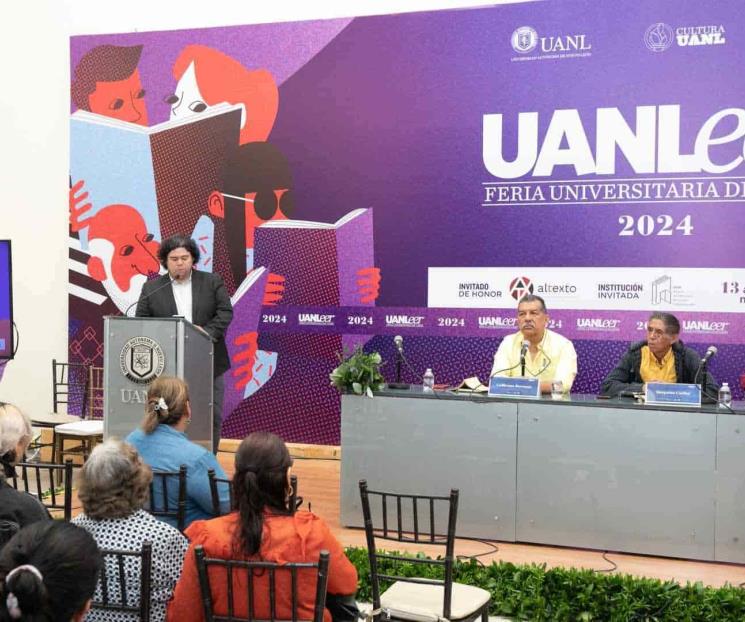 Evocan a Óscar Efraín Herrera leyendo su obra