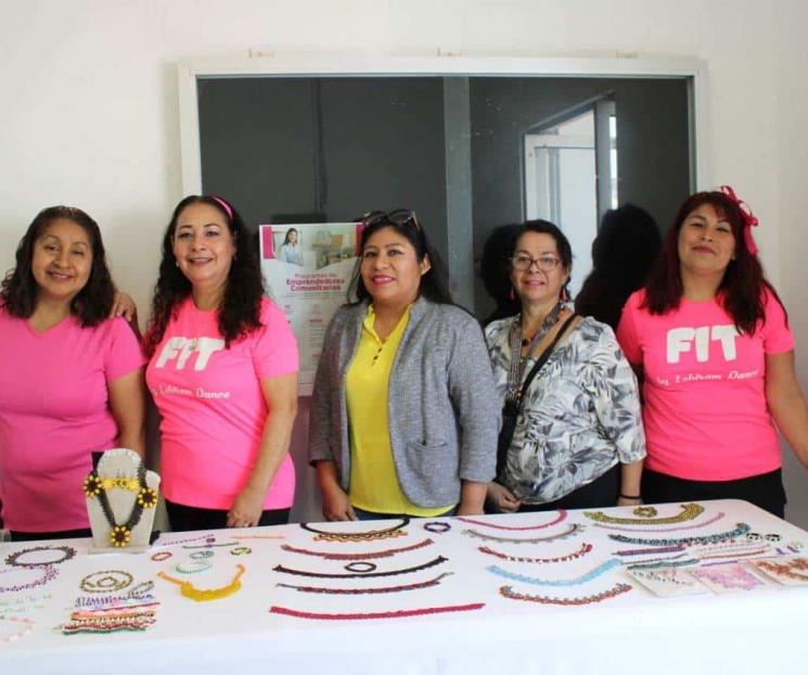 Concluyen cursos de centros comunitarios