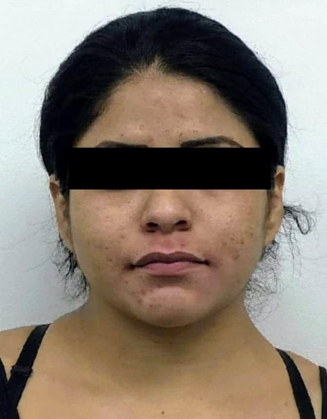 Dictan sentencia de 25 años a mujer que acuchilló a su hijo.