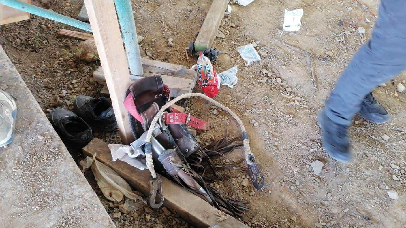 Un carpintero resultó con lesiones de consideración al caer de la segunda planta de una construcción donde laboraba, en el municipio de Santiago.