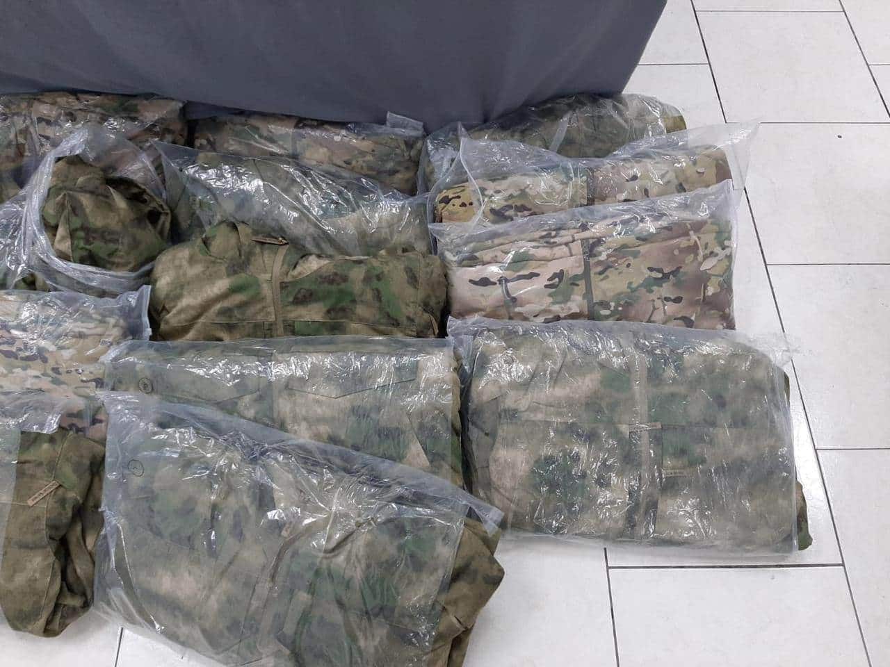 Un grupo de cuatro personas en posesión de armas de fuego, dos vehículos (uno de ellos con blindaje), cartuchos hábiles, ropa camuflejada y ponchallantas, fueron arrestados por elementos de la Fiscalía General de la República (FGR) adscritos a la Policía Federal Ministerial (PFM) de la Agencia de Investigación Criminal (AIC) en Nuevo León, en el municipio de Galeana.