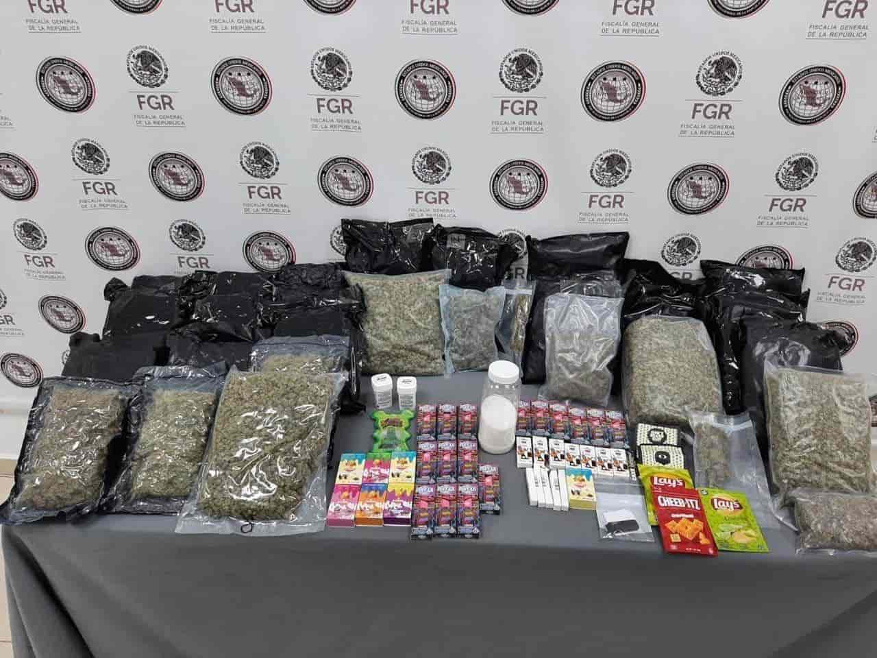 La Fiscalía General de la República, aseguró marihuana, así como diversas sustancias y productos prohibidos, en una empresa de paquetería en el municipio de Santa Catarina.
