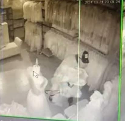 Roban a boutique y se llevan vestidos de gala y 250 mil pesos.