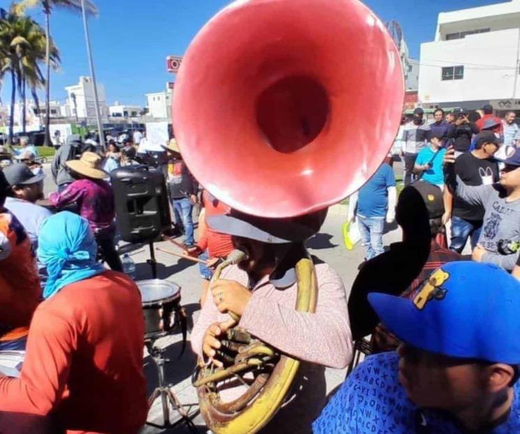 Acusan a hotel por reemplazar banda con música en inglés en Mazatlán