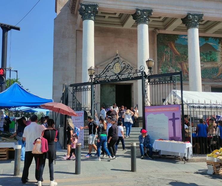 Recorren regios los 7 templos como parte del Jueves Santo