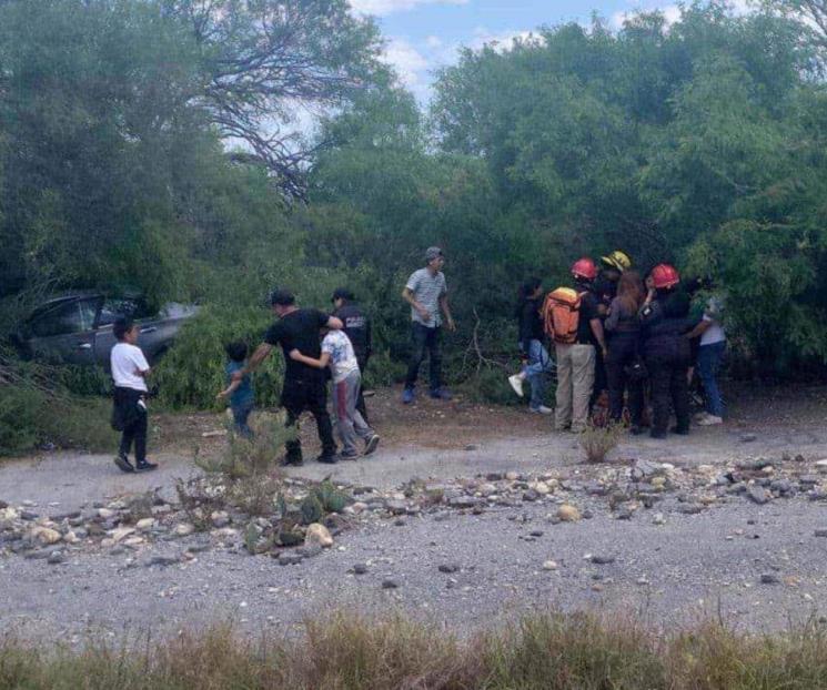 Deja volcadura siete lesionados en China