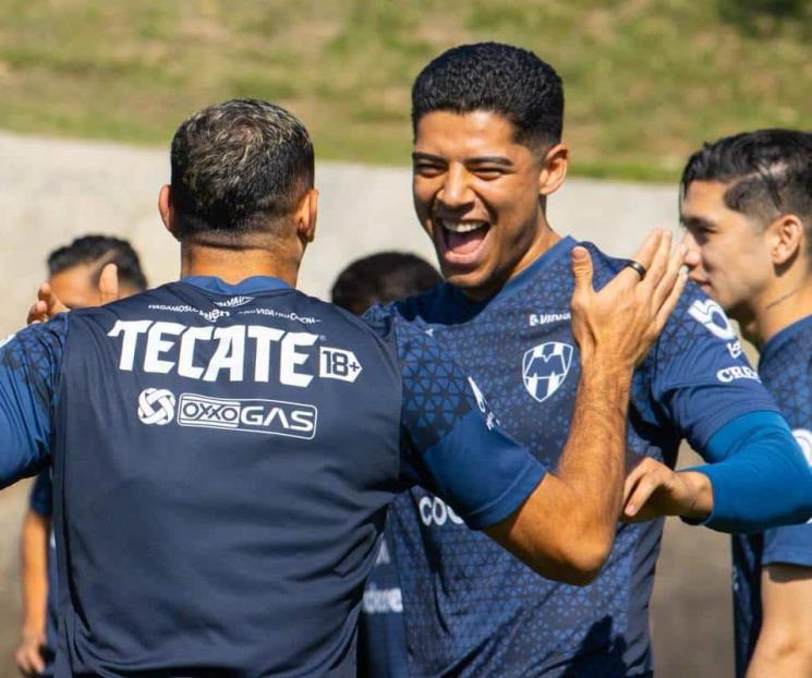 Apapachan Rayados a 70 fans a las afueras de El Barrial 