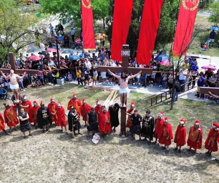Viven y sufren regios con la Pasión de Cristo