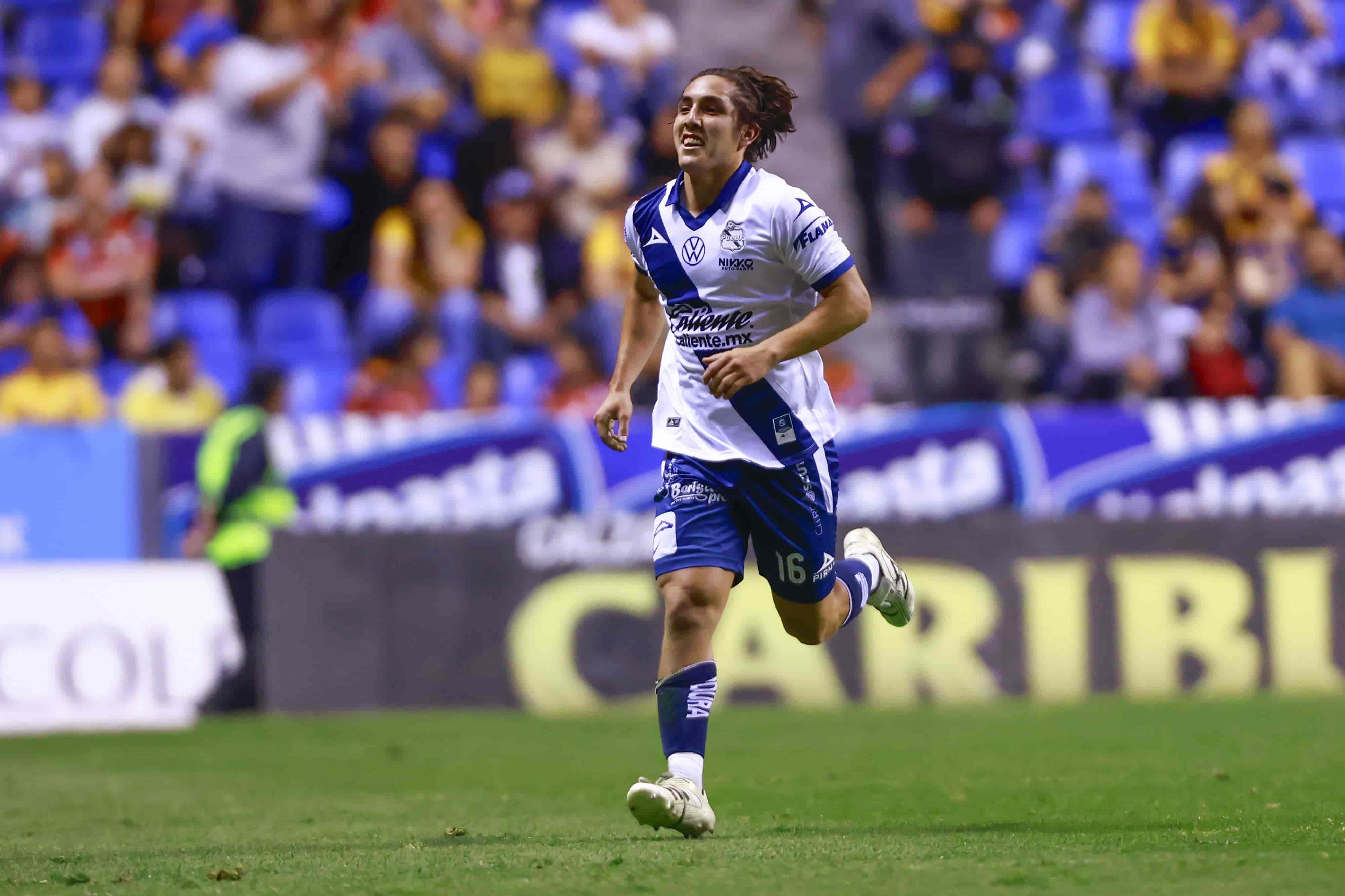 Alberto Herrera abre el marcador.