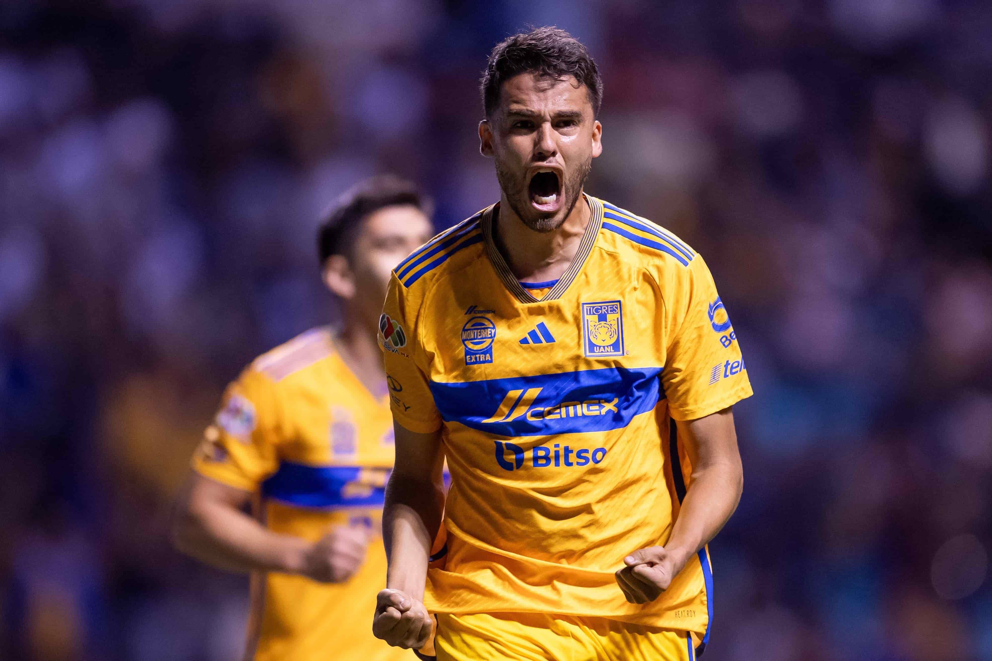 Diego Reyes hace el 2-1.