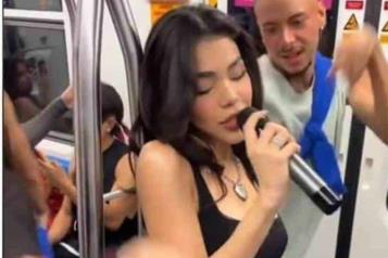 Kenia Os sorprende a fans con show en vagón del metro de Monterrey
