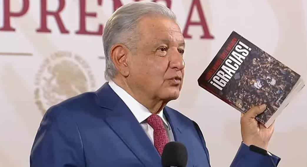 AMLO acusa a magistrado de querer prohibir su libro
