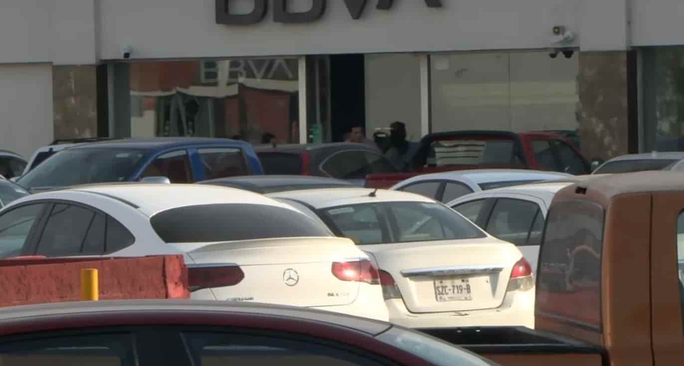 Cuando iba a realizar un depósito en un banco, un hombre fue despojado de 450 mil pesos en efectivo por un delincuente que se dio a la fuga, en Guadalupe.