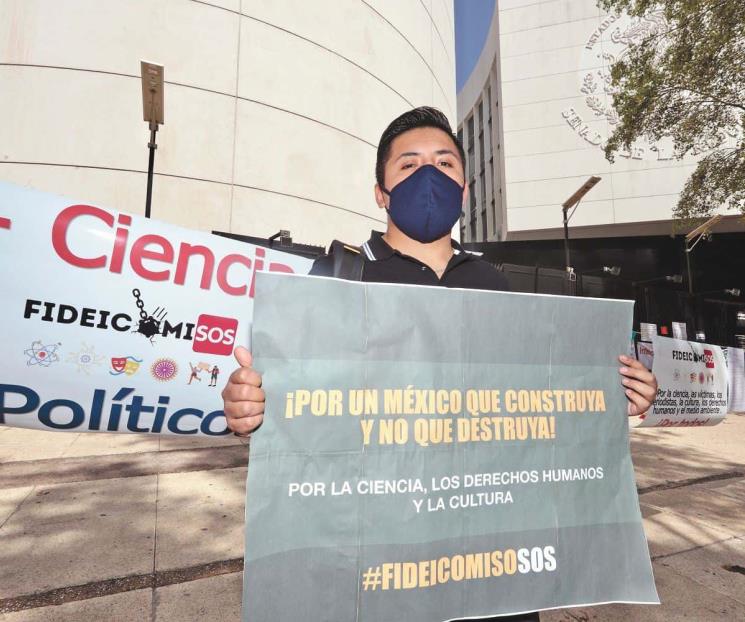 Chocan PAN y Morena por programas sociales