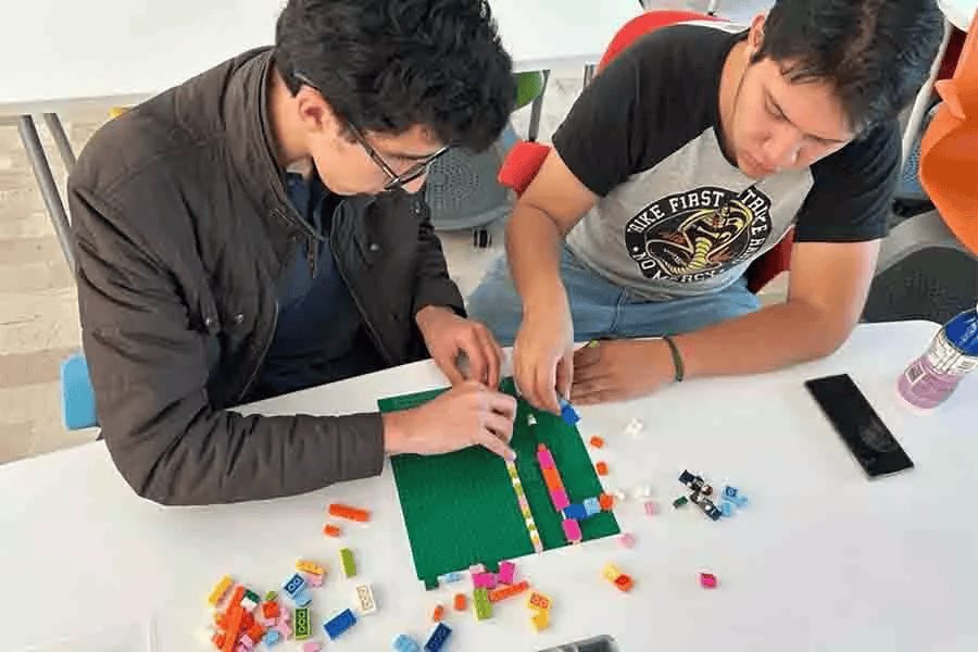 ¡Con Legos! En Grecia, maestro Tec explicará innovación educativa