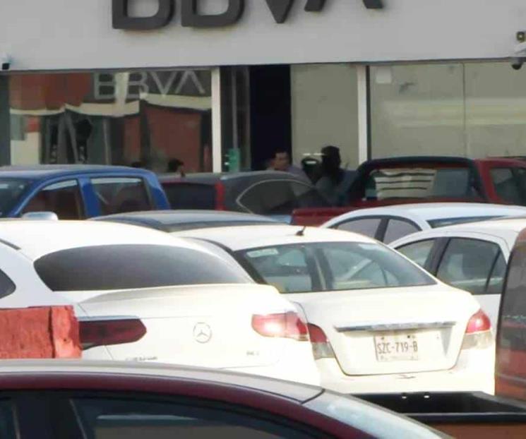 Asaltan a sujeto dentro de un banco en Guadalupe