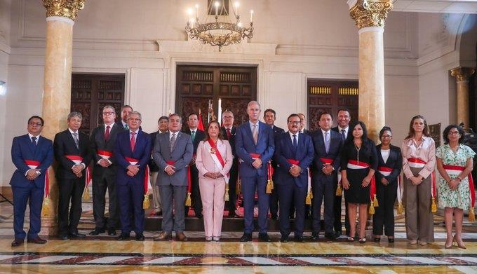 Renueva Boluarte gabinete en medio de la crisis por el “Rolexgate