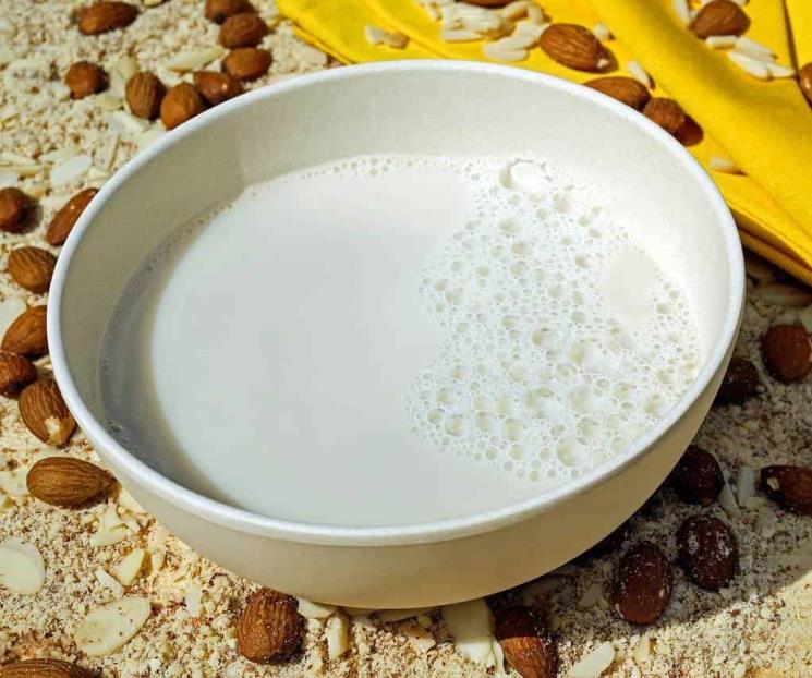 La leche de almendra es recomendada para bajar de peso