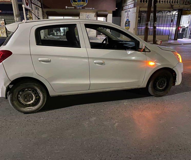 Cae tras robarle su auto a una mujer Cae tras robarle su auto a una mujer