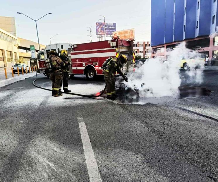 Ocasiona accidente motociclista e incendia su máquina