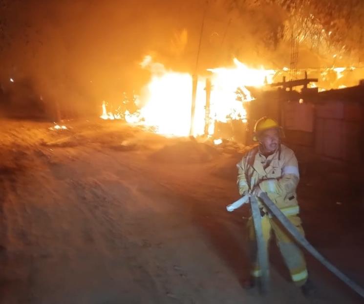 Destruye incendio cuatro tejabanes en Escobedo Destruye incendio cuatro tejabanes en Escobedo