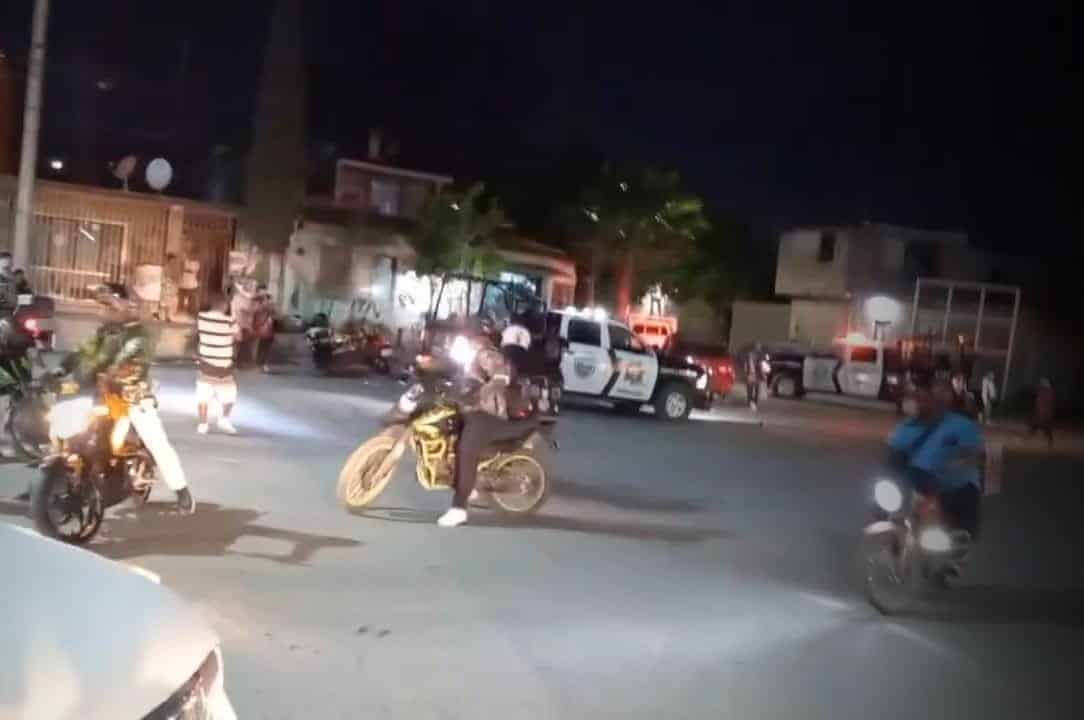 A balazos y con algunas detenciones, elementos de Seguridad Pública de Apodaca dispersaronayer una reunión de motociclistas que festejaban un cumpleaños y fueron reportados por algunos vecinos de la Colonia Pueblo Nuevo.