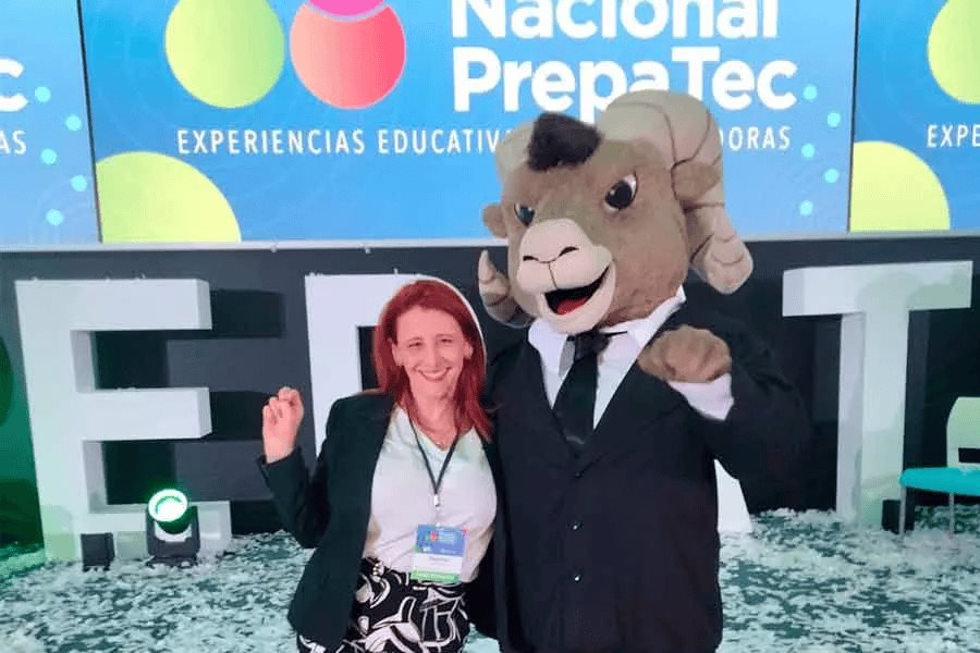Amor a la enseñanza: reconocen trayectoria de profesora de PrepaTec