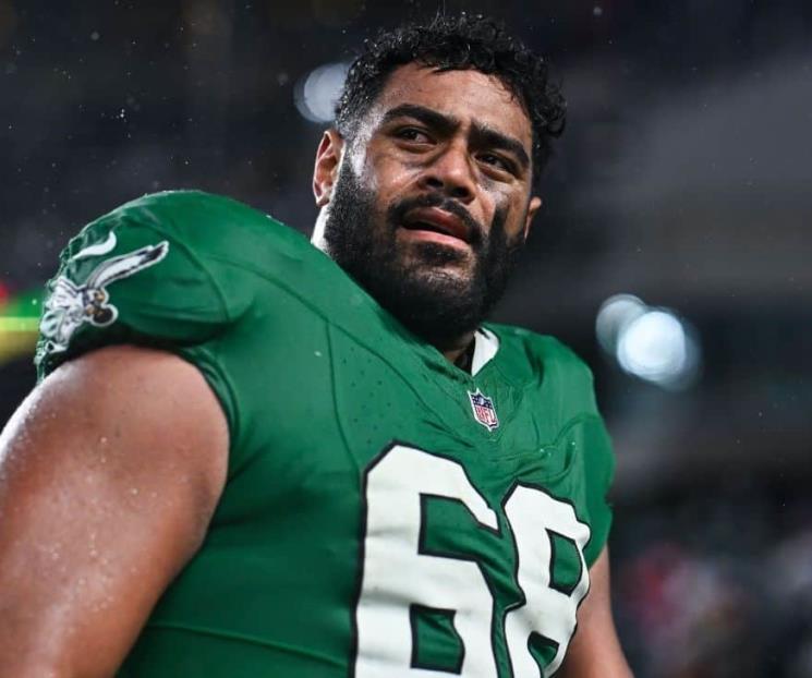 Renueva Filadelfia a Jordan Mailata