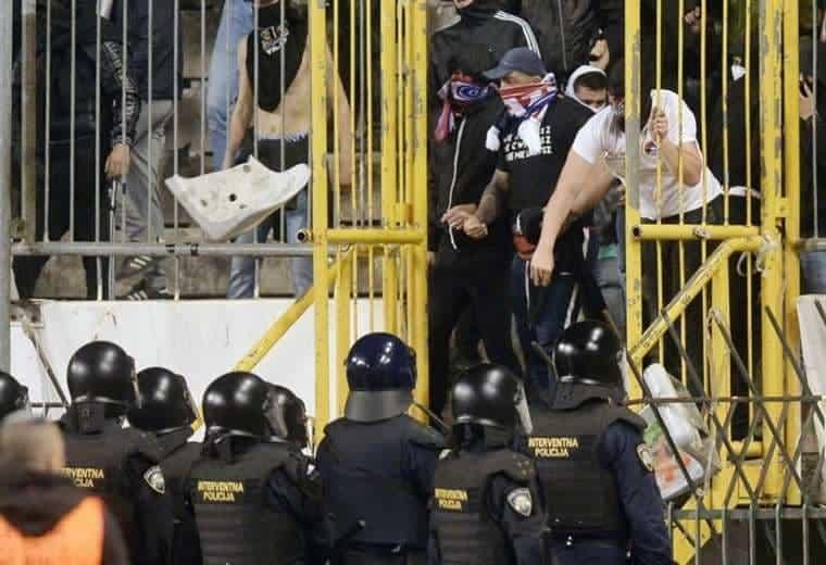 Se desata la violencia en el futbol de Croacia Se desata la violencia en el futbol de Croacia