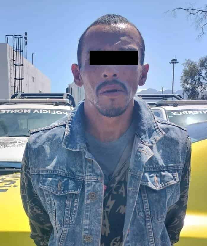 Tras amenazar a su mamá con incendiarle su domicilio y que la iba a matar, un hombre fue detenido por oficiales de la Policía de Investigación de Monterrey, en la Colonia La Reforma Fomerrey 1, al norte de Monterrey.
