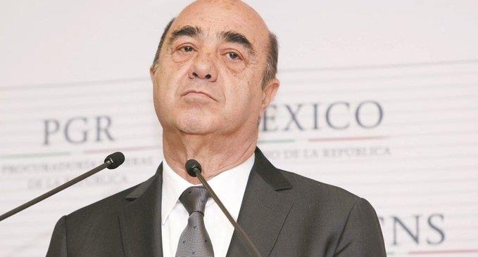 Murillo Karam gana una; obtiene de tribunal prisión domiciliaria