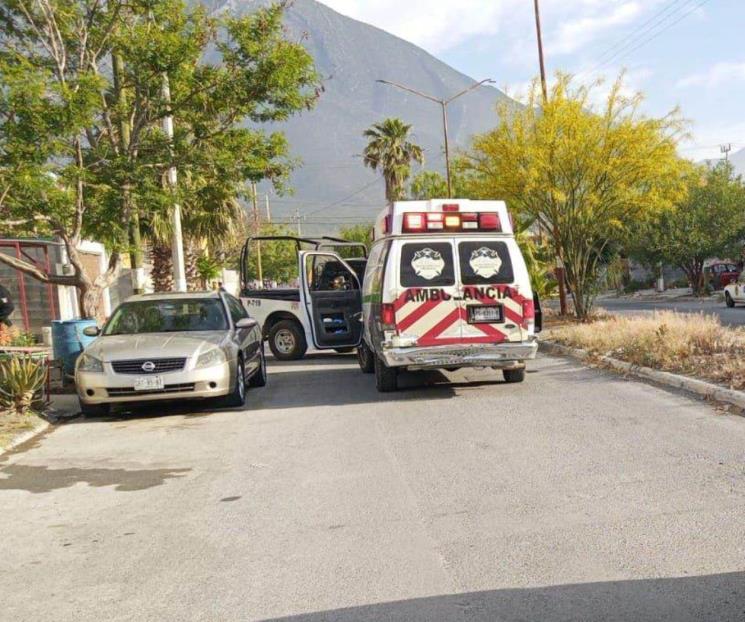 Balean en la rodilla a uno en García