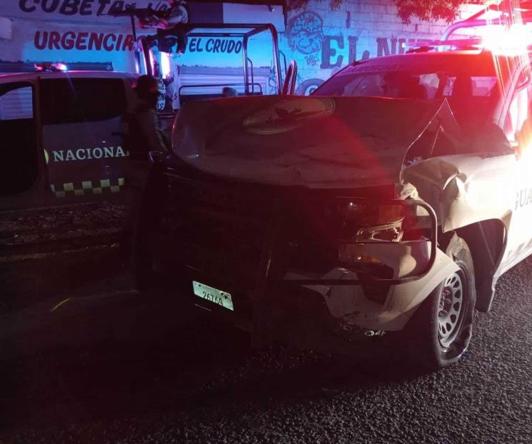 Choque entre patrulla y camioneta de grupo musical deja 9 heridos