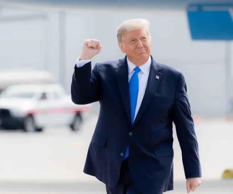 Asegura Trump que sería un honor ir a prisión por orden de silencio