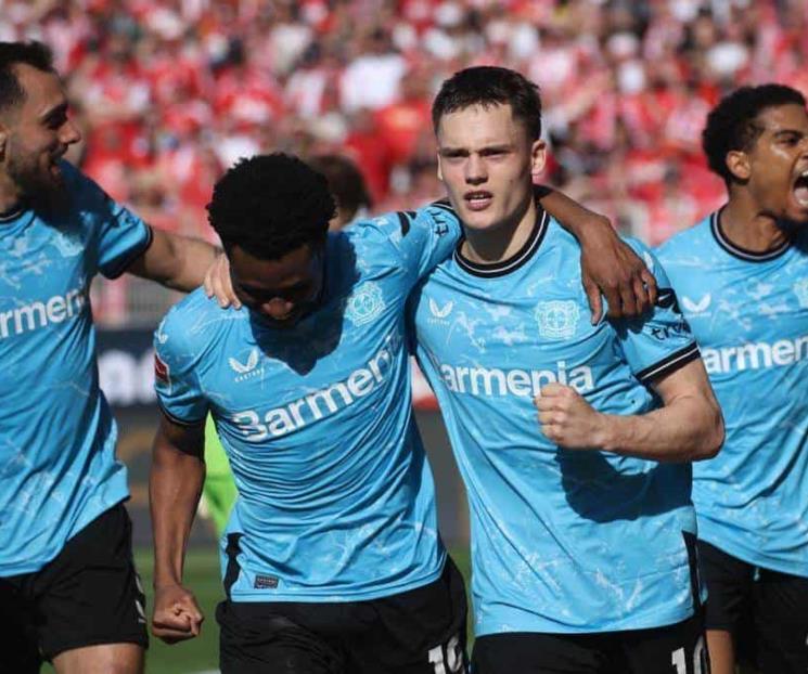 Leverkusen acaricia el título en la Bundesliga