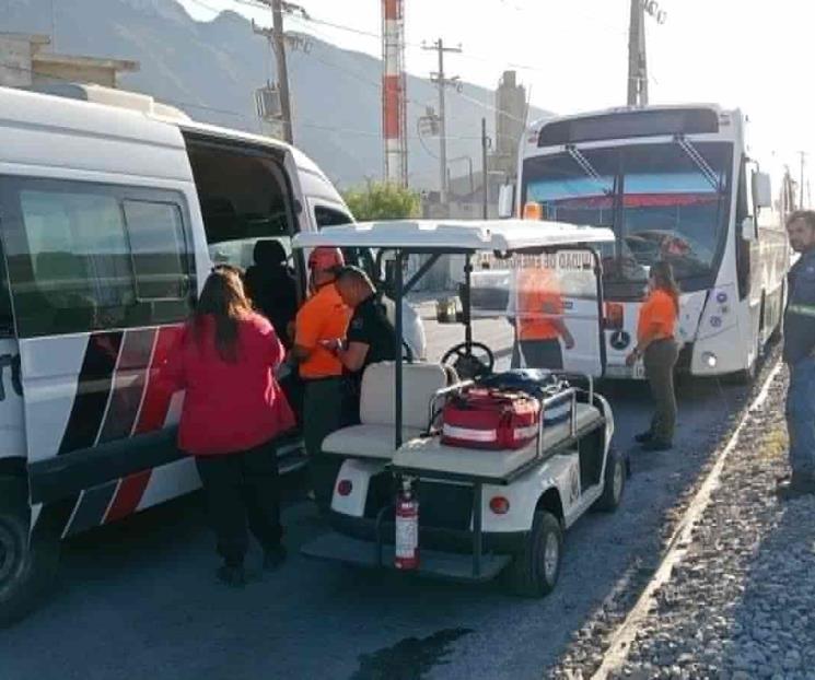 Choca camión de personal; hay 9 heridos