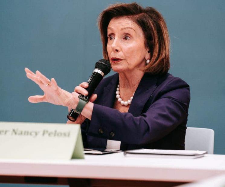 Urge Pelosi a Biden dejar de enviar armas a Israel