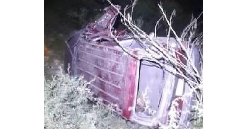 Deja volcadura dos muertos en Linares