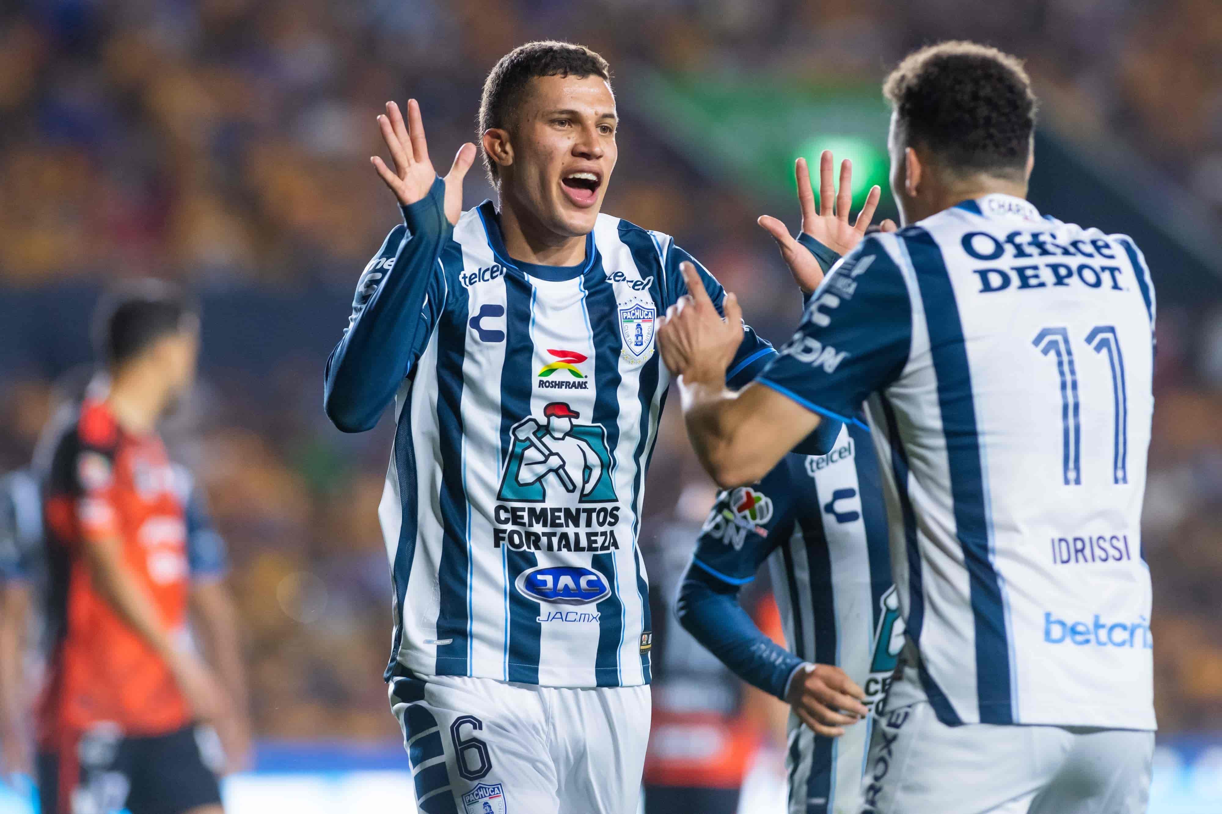 Nelson Deossa hace el 2-0.