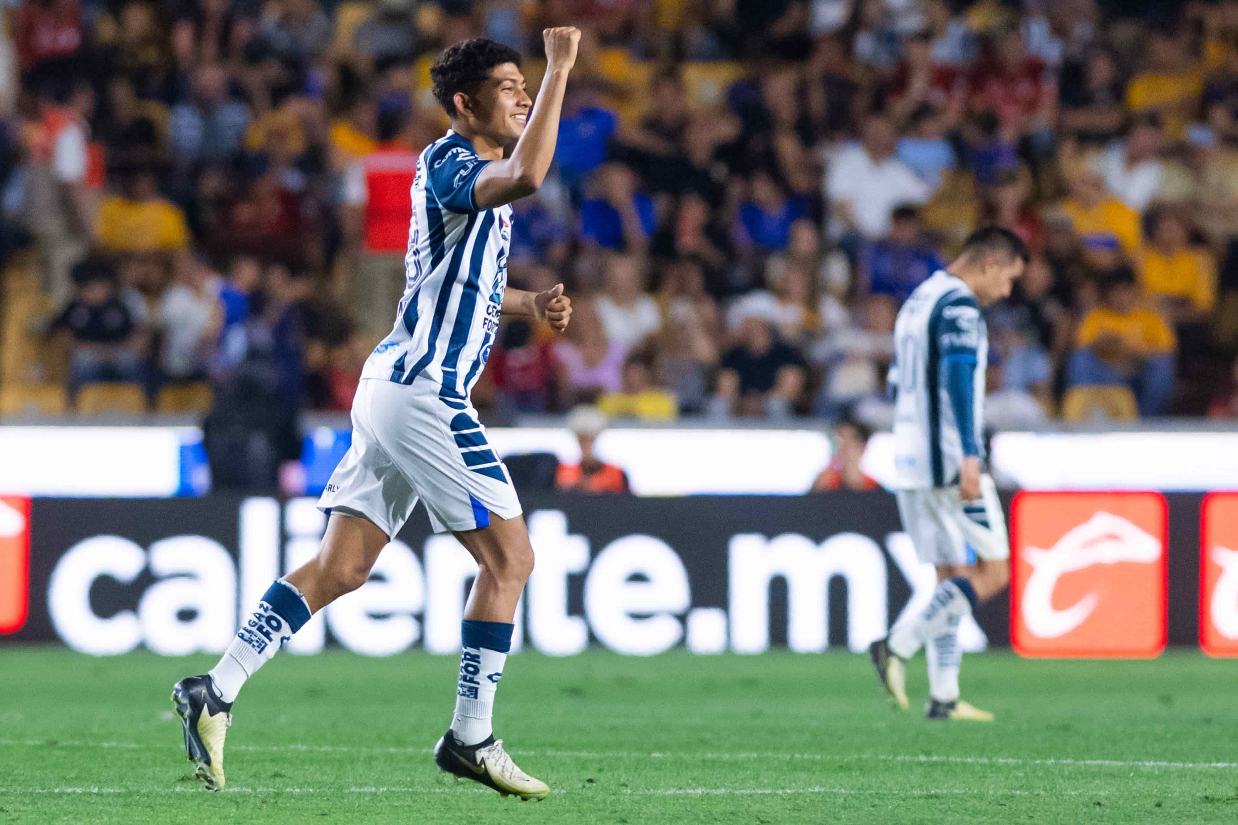 Daniel Hernández hace el 3-0.
