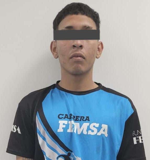 Uno de los tres presuntos responsables de la muerte de un joven, a quien mataron al parecer porque uno de sus familiares se negó a vender droga, a finales de febrero pasado en Guadalupe, fue detenido por elemento de la Agencia Estatal de Investigaciones.