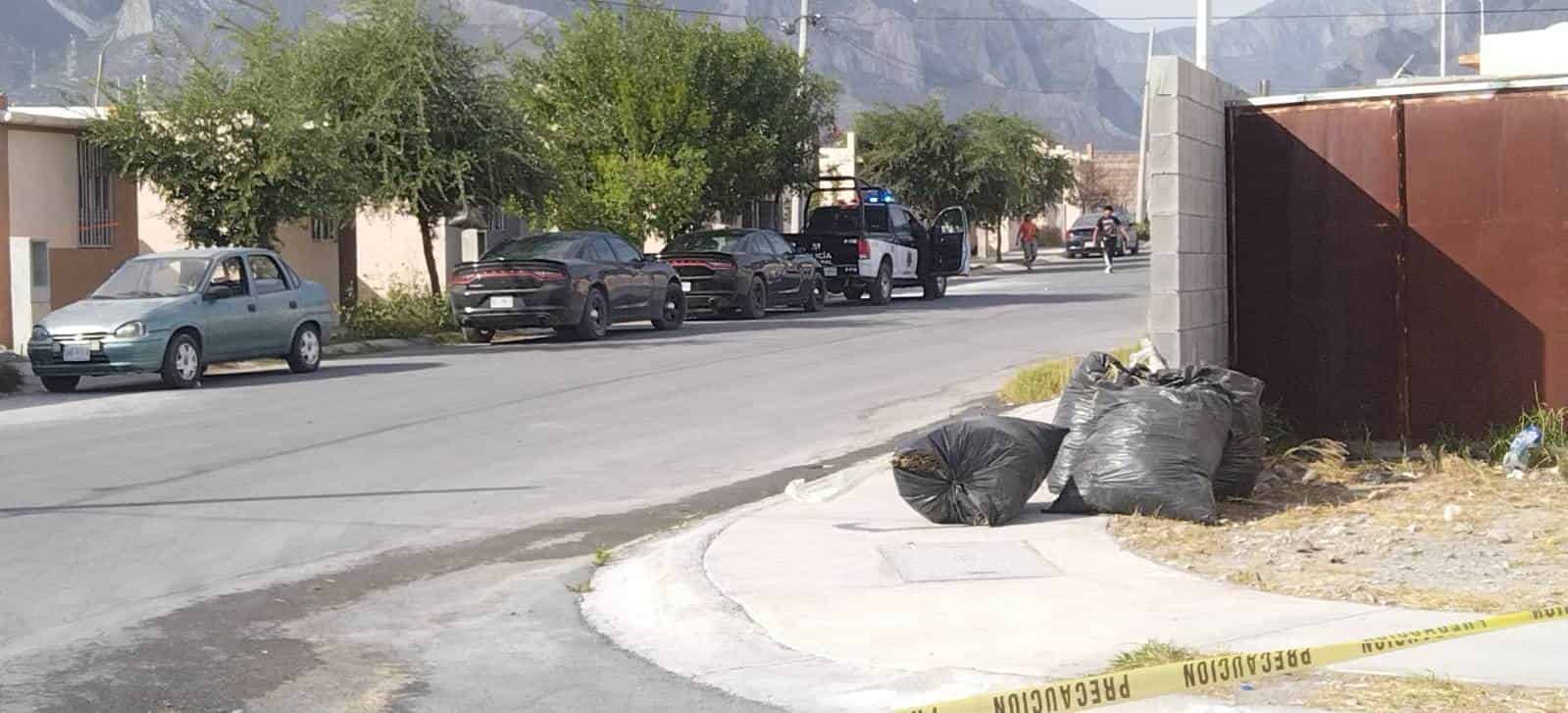 El cadáver de una mujer fue encontrado en el interior de un domicilio de la Colonia Real de Lincoln, donde presuntamente la privó de la vida su esposo, quien se retiró del lugar, ayer en el municipio de García.