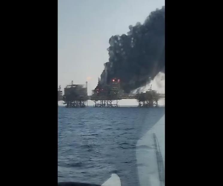 Confirma Pemex un muerto en incendio de plataforma en Campeche