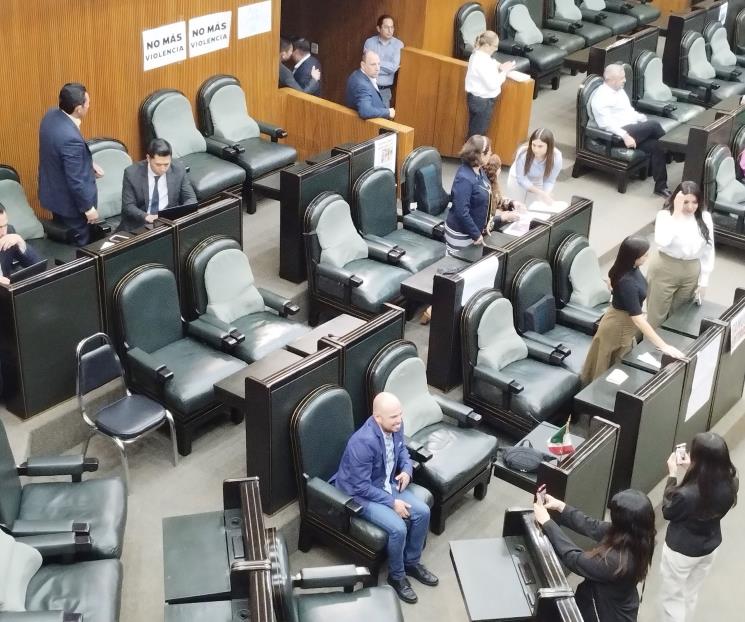 Regresan actividades legislativas entre un clima de incertidumbre 