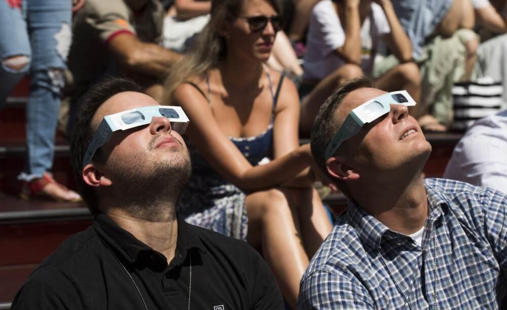 Pese a la nubosidad, esperan apreciar el fénomeno de eclipse total