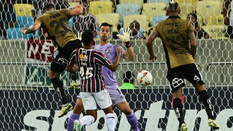 Fluminense vence al Colo Colo