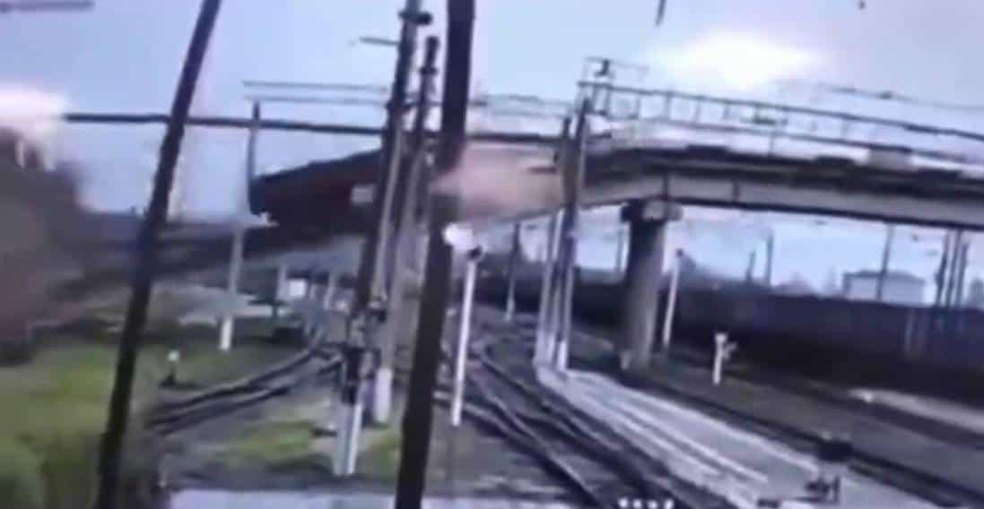 Colapsa puente en Rusia; deja un muerto y 5 lesionados