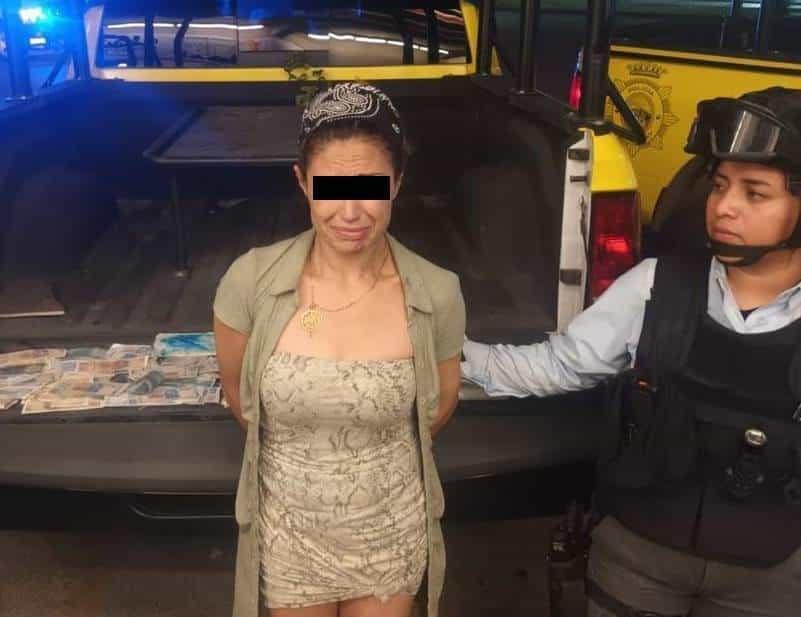 Paga taxi con dinero falso